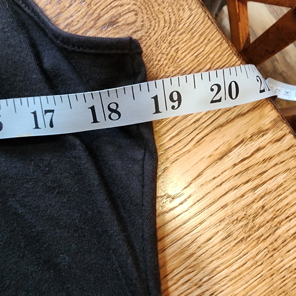Very important tee by  dist rict - Picture 3 of 4